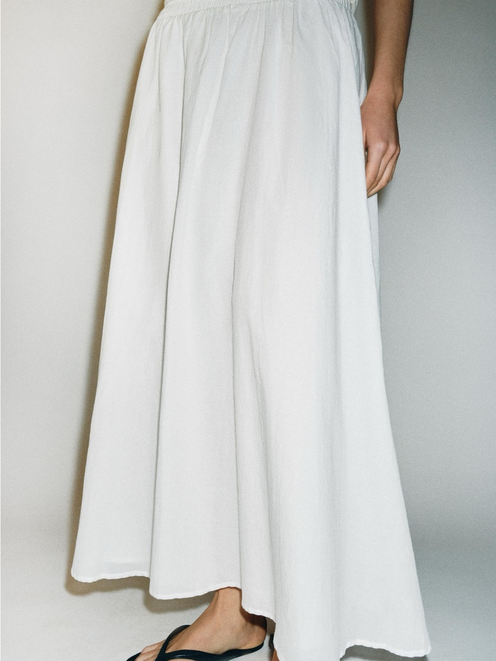 Zara White Maxi Skirt - Flowing Full-Length Silhouette